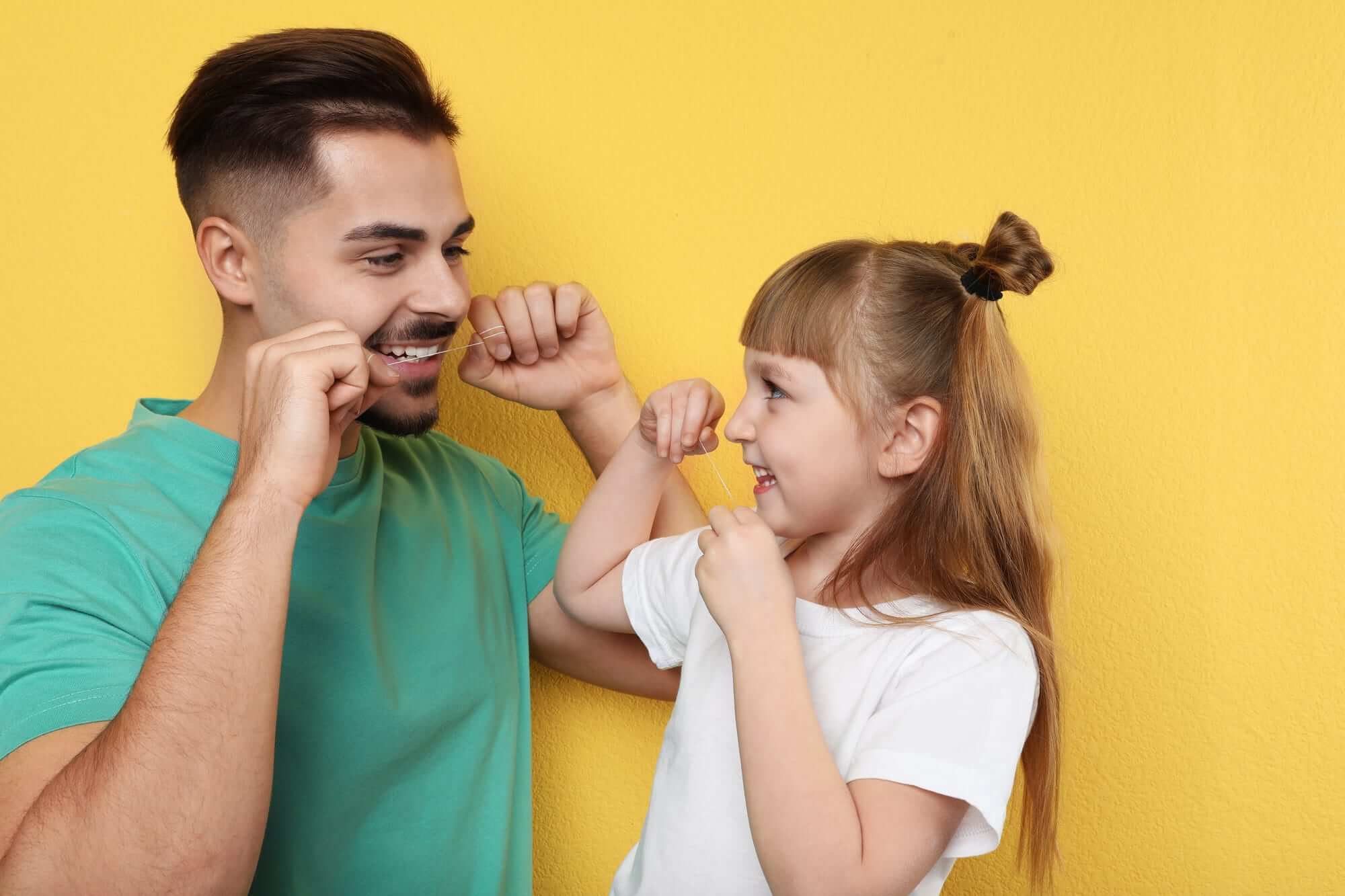 Cómo ayudar a los niños a desarrollar el hábito de usar hilo dental