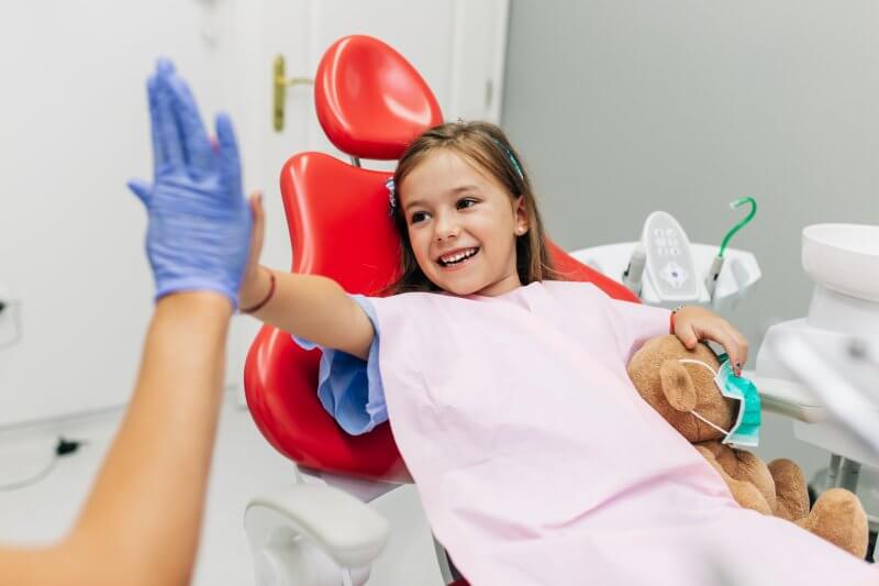 6 sugerencias prácticas para la primera cita dental de su hijo