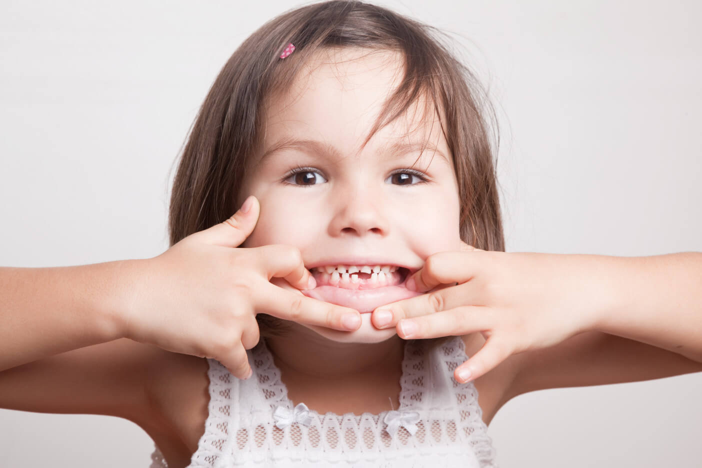 4 MANERAS DE MANTENER LOS DIENTES DE TUS HIJOS SALUDABLES ESTE INVIERNO 2023