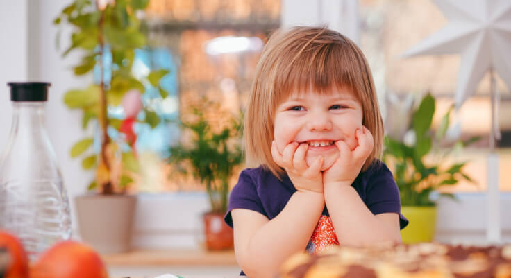 Cinco alimentos primaverales para promover dientes sanos en los niños