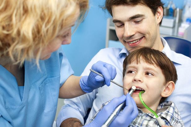 ¡Celebra el Día del Padre con nosotros en Little Kids Dentistry!