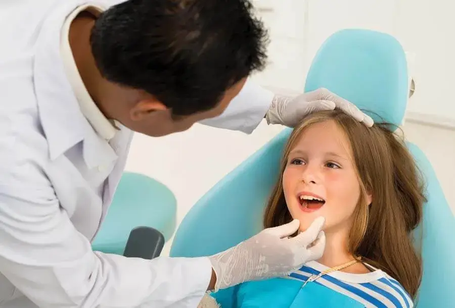 Crianza de padres expertos en tecnología: equilibrio entre los avances digitales y los niños' Salud dental