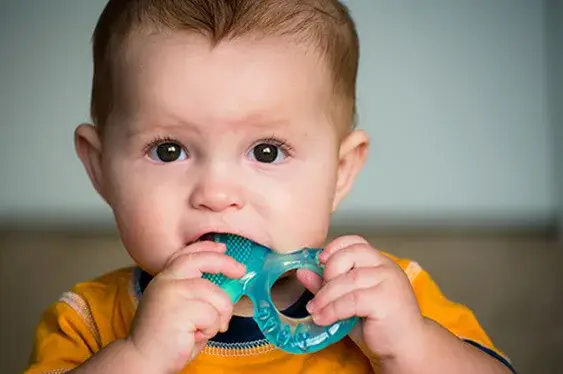 Nueve consejos de la odontología pediátrica: aliviar las molestias de la dentición en los más pequeños